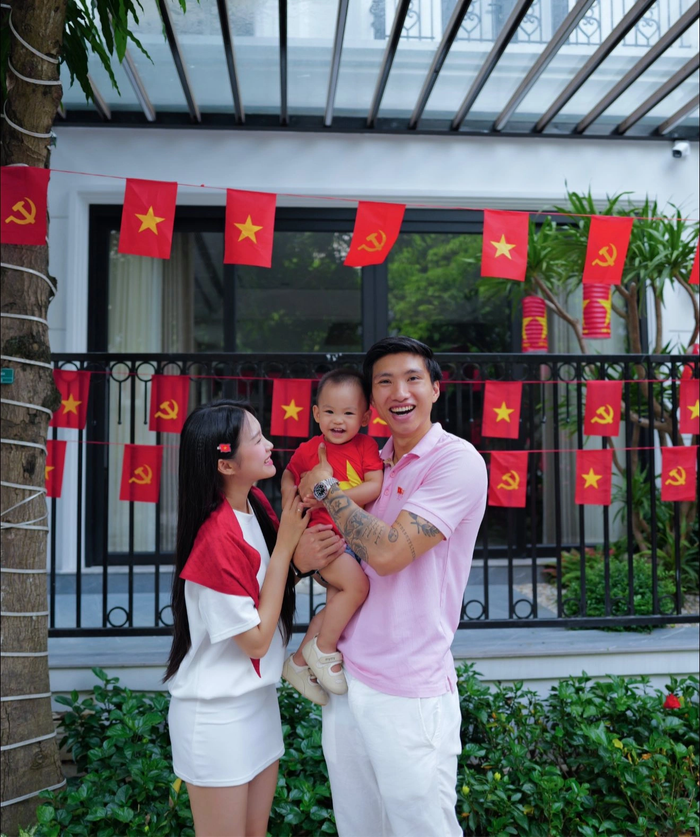 Sau khi có con, Doãn Hải My dành thời gian rất nhiều cho em bé.