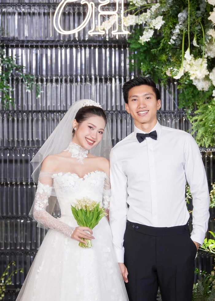 Sau 3 hẹn hò kín tiếng, Doãn Hải My và Đoàn Văn Hậu đã về chung một nhà.