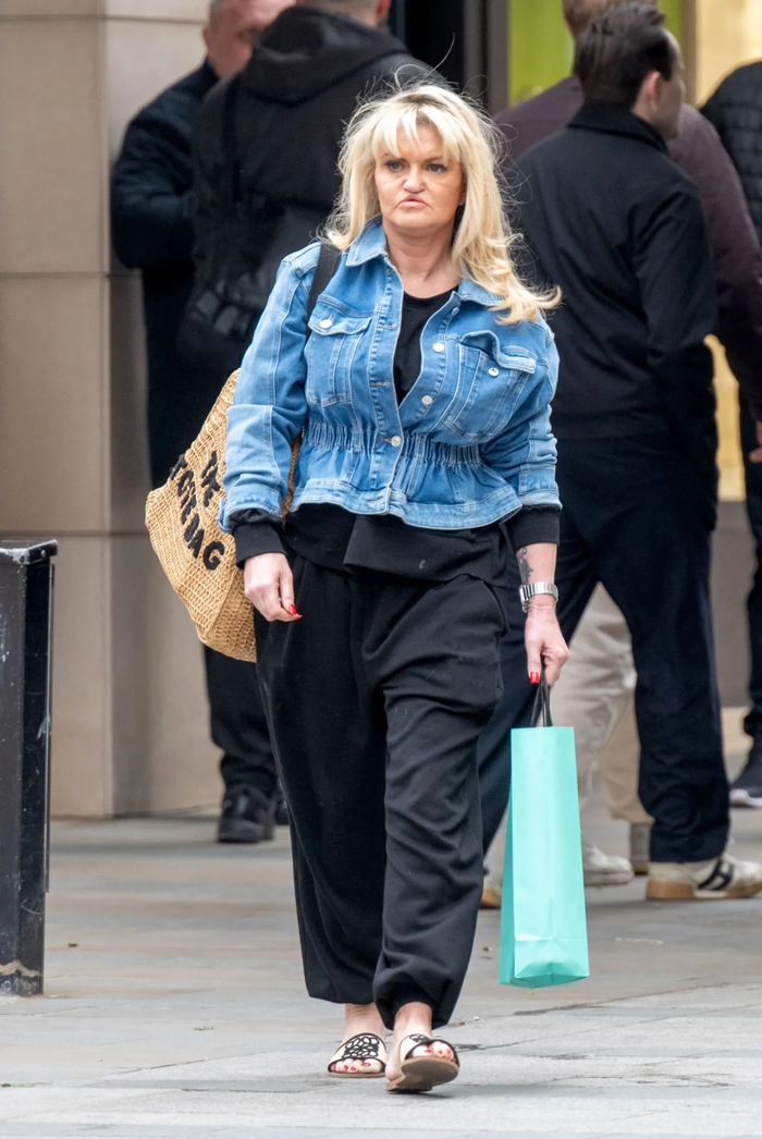 Hình ảnh Danniella Westbrook xuất hiện mới đây trên phố sau ca đại phẫu thuật thẩm mỹ.