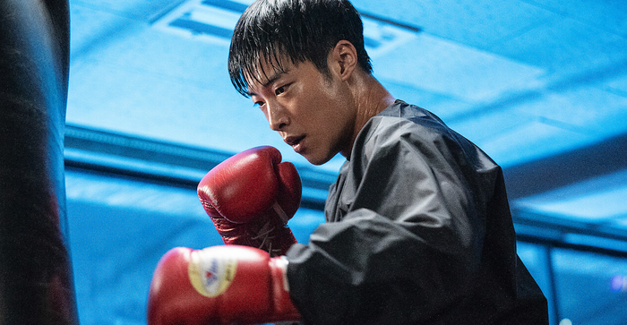 Về mặt dàn dựng, đạo diễn Kim Joo Hwan tiếp tục phát huy thế mạnh ở các phân cảnh hành động.