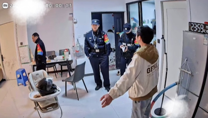 Vợ ngã quỵ giữa nhà, người chồng có hành động khiến cô quyết định ly hôn Ảnh 3