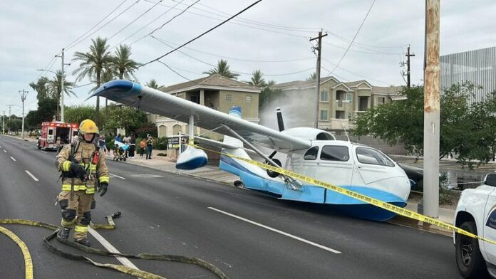 Chiếc máy bay rơi xuống giữa đường, cảnh tượng khiến người dân sửng sốt Ảnh 2