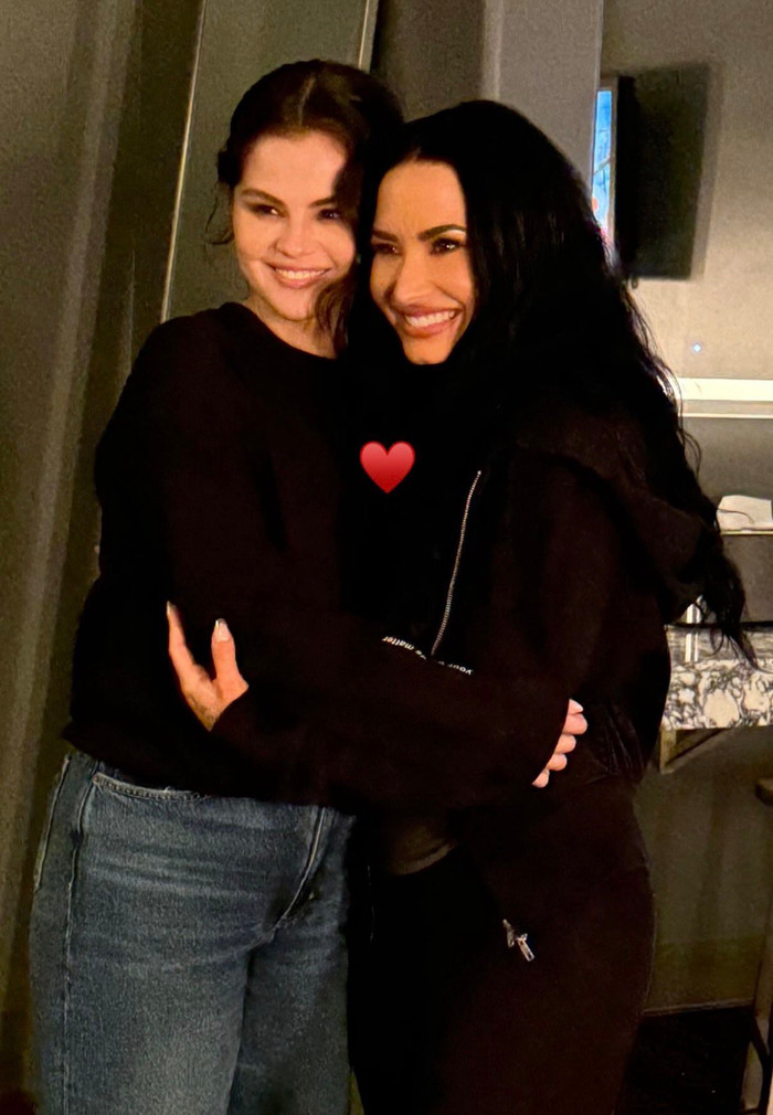 Ký ức Disney ùa về: Joe Jonas tái hợp Demi Lovato, Selena Gomez xuất hiện ủng hộ Ảnh 2