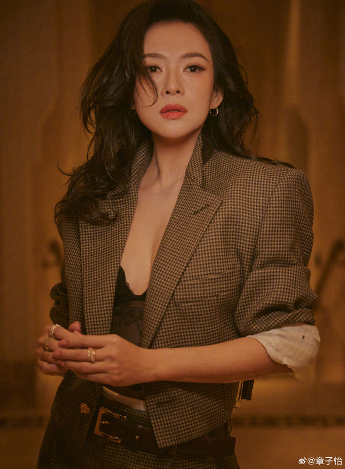 Chương Tử Di không ngần ngại thay đổi ngoại hình vì vai diễn. Ảnh: Weibo