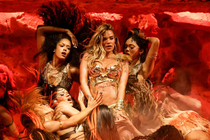 Karol G được truyền thông quốc tế chấm điểm tuyệt đối tại Coachella 2026 Ảnh 2