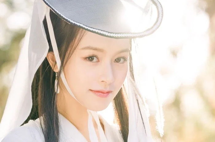 Vương Ngữ Yên lại đại diện cho vẻ đẹp trí tuệ và hình mẫu bạch nguyệt quang trong lòng Đoàn Dự.