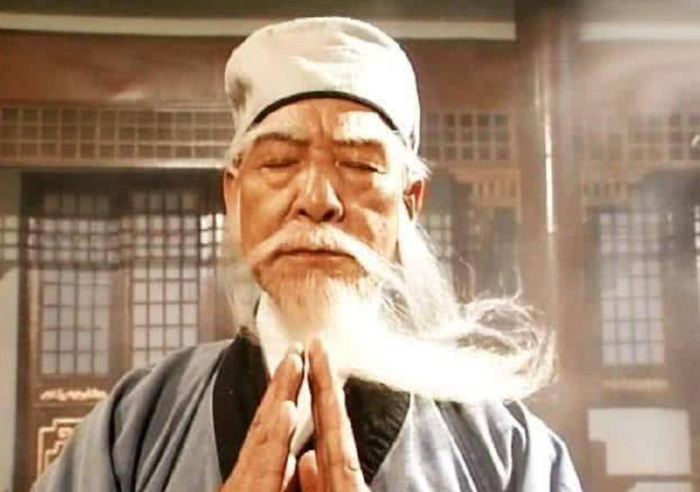Là một lão tăng phục vụ ở địa vị thấp nhất trong chùa Thiếu Lâm, chuyên làm việc tạp vụ và quét lá nhưng lại có võ công cao cường nhất trong vũ trụ kiếm hiệp Kim Dung. - Ảnh: Sohu