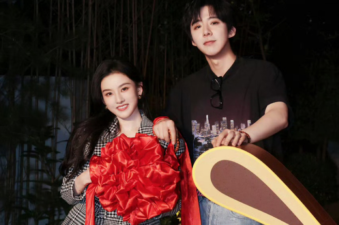 Trong khi đó, Lưu Vũ Ninh vẫn giữ im lặng trước toàn bộ sự việc, càng khiến công chúng thêm tò mò.