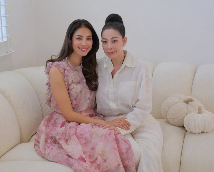 Phạm Hương hé lộ mối quan hệ thân thiết với nhà thiết kế.