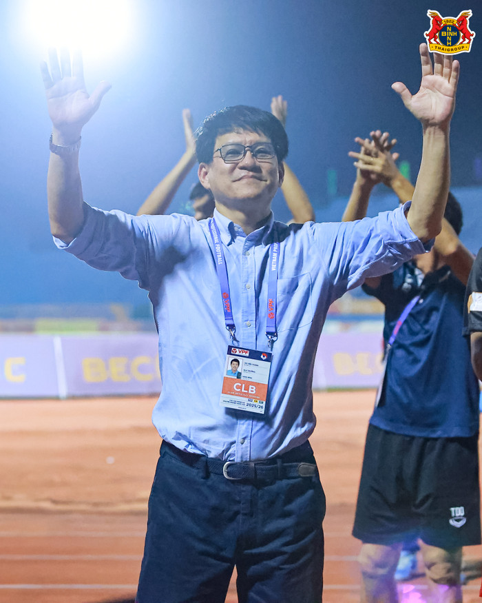 Trao đổi với Saostar, HLV Vũ Tiến Thành cho biết ông sẽ dừng lại công việc dẫn dắt CLB Ninh Bình trong vai trò HLV trưởng. Ảnh: CLB Ninh Bình