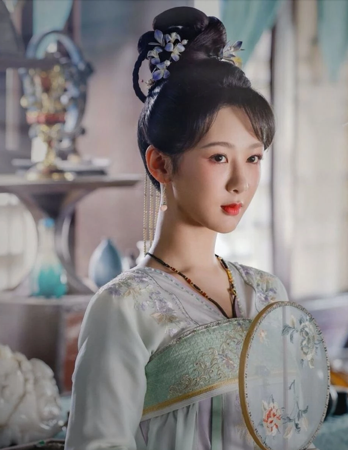 Ở bảng xếp hạng thứ nhất được cho là thống kê tổng thể, nhân vật Tiểu Yêu trong Trường Tương Tư do Dương Tử đảm nhận đứng đầu.