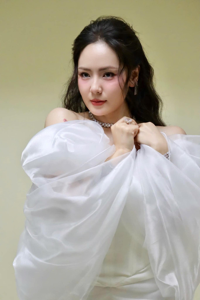 Phương Linh đáp trả khi bị chê 'hát hay cười, hát điệu' Ảnh 6