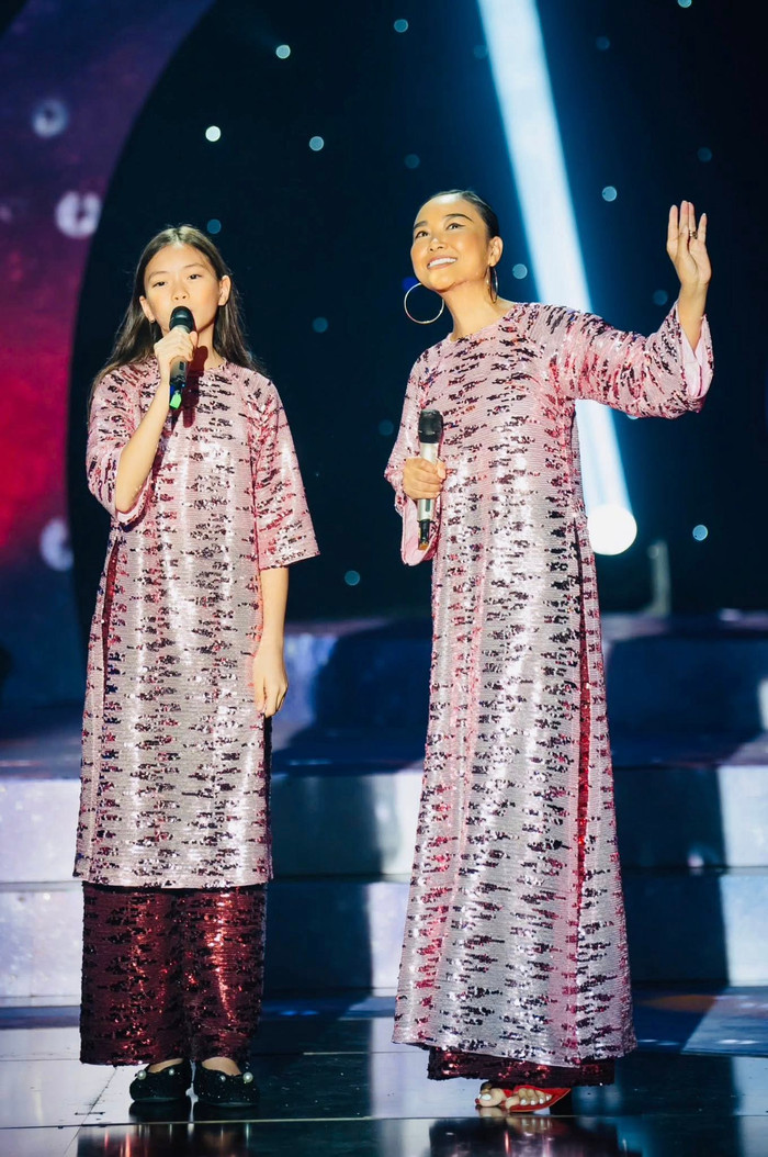 Con gái của Đoan Trang không chỉ gây ấn tượng bởi ngoại hình lai nổi bật mà còn khiến nhiều người bất ngờ. (Ảnh: FBNV)