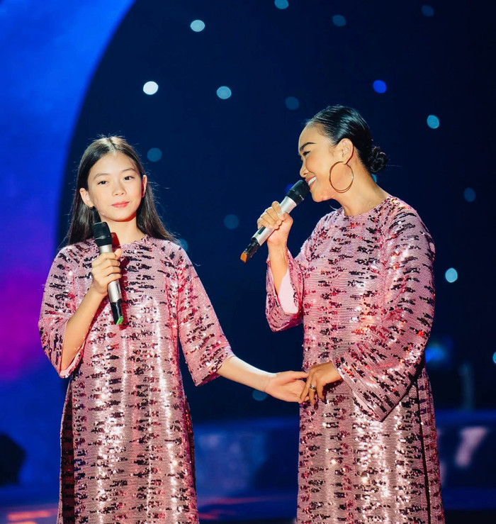 Bên cạnh năng khiếu nghệ thuật, khả năng ngoại ngữ của Sol cũng là điểm khiến nhiều người chú ý. (Ảnh: FBNV)