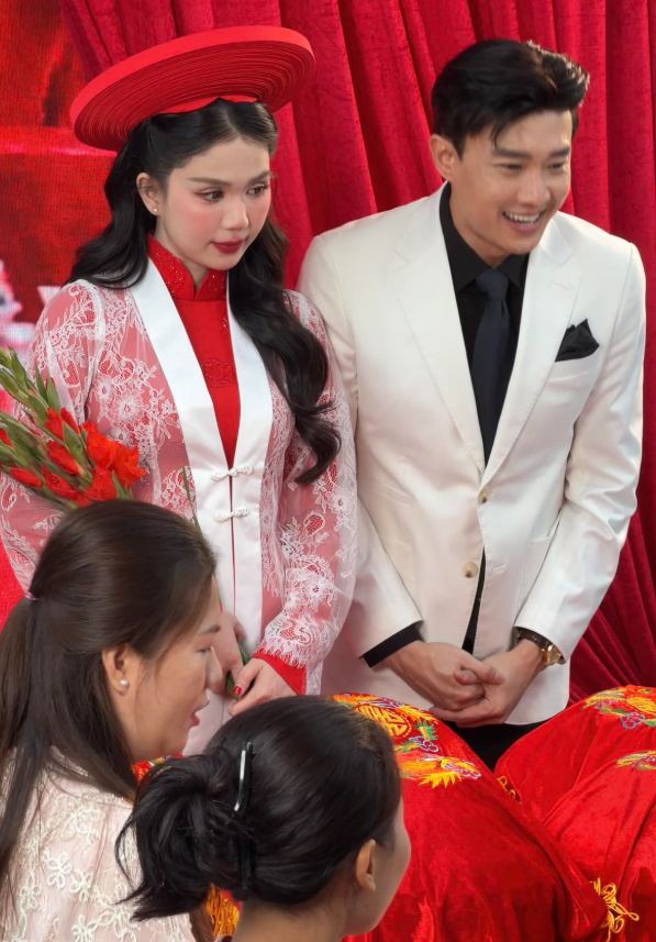 Quốc Trường và Ngọc Trinh từng gây “bão” mạng xã hội khi chia sẻ hình ảnh đám cưới.&nbsp;