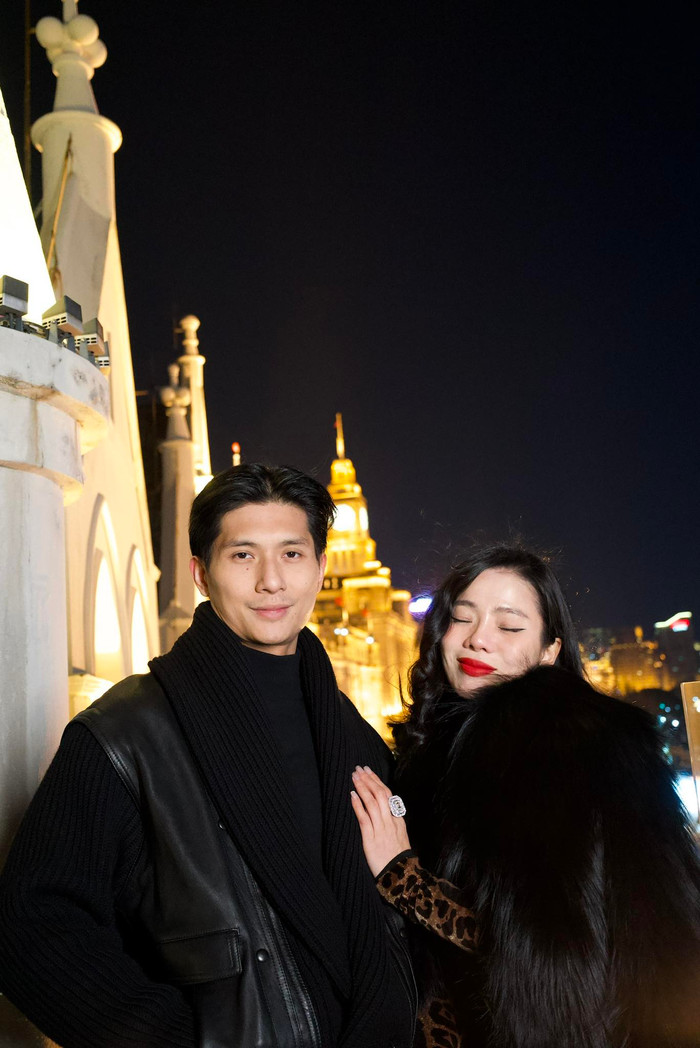 Cặp đôi đồng hành với nhau từ công việc đến đời sống.