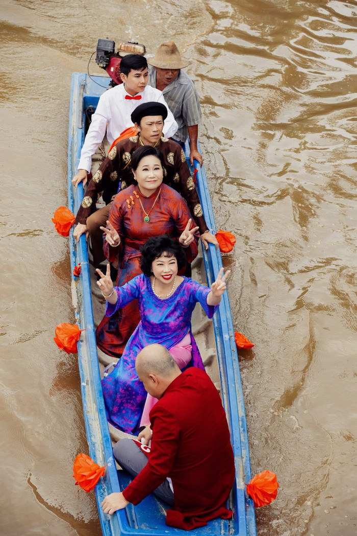 Hình ảnh mới đây của nghệ sĩ Hoài Linh nhanh chóng thu hút sự quan tâm của nhiều khán giả.