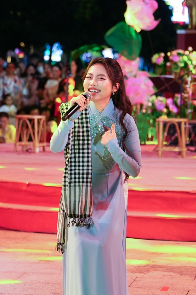 Quá đáng tiếc cho Phương Mỹ Chi Ảnh 4