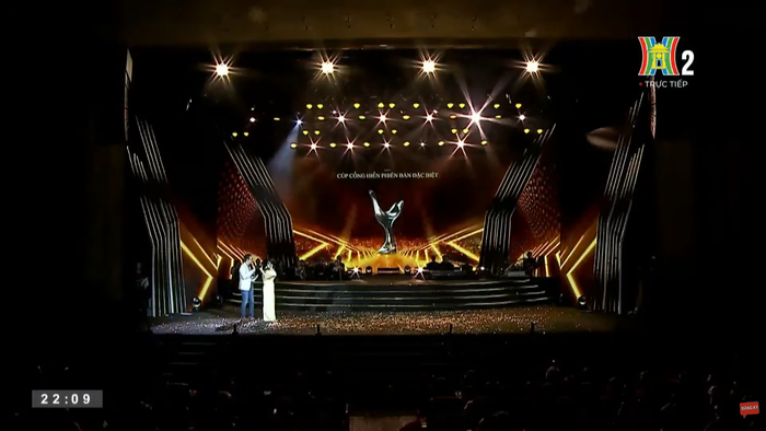 Quá đáng tiếc cho Phương Mỹ Chi Ảnh 1