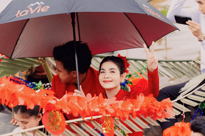 Kha Ly gửi lời cảm ơn đạo diễn và toàn bộ ê-kíp