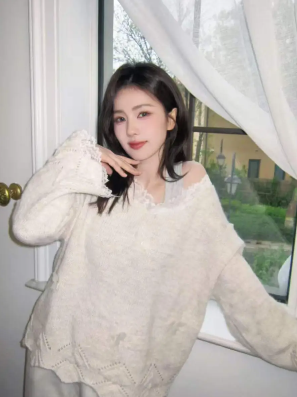 Loạt ảnh mới đây của Bạch Lộc nhanh chóng thu hút sự chú ý từ công chúng.