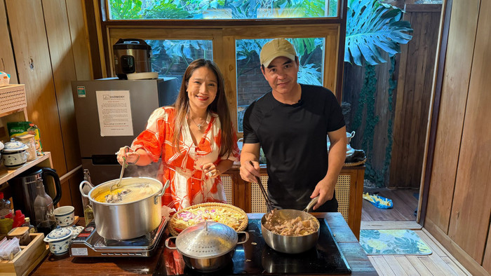 Diễn viên Trung Dũng vào bếp nấu nhiều món ngon đãi bạn bè.