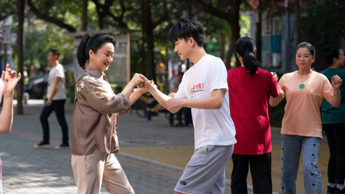 Hiện tại, Dương Côn sống cùng chồng trong một căn hộ nhỏ. (Ảnh: Sohu)