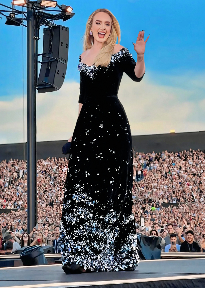 Ca sĩ Adele được cho là đã quay trở lại phòng thu sau 5 năm vắng bóng.