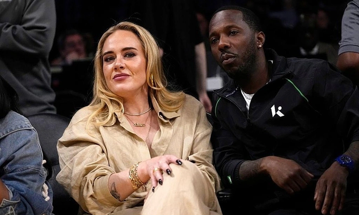 Adele cũng đang tận hưởng cuộc sống cá nhân sau khi đính hôn với Rich Paul.