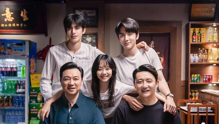 Không chỉ dừng ở câu chuyện thanh xuân, bộ phim khai thác sâu yếu tố gia đình khi kể về ba đứa trẻ không cùng huyết thống lớn lên như anh em ruột, qua đó tạo nên hiệu ứng lan tỏa mạnh nhờ nội dung gần gũi và giàu cảm xúc.&nbsp;