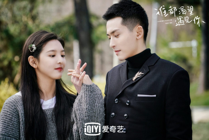 Phim xoay quanh mối quan hệ giữa một tổng tài mắc chứng đau đầu kinh niên và cô gái sở hữu khả năng chữa lành tinh thần, mang màu sắc lãng mạn pha chút giả tưởng, phù hợp với xu hướng phim nhẹ nhàng, giàu cảm xúc.&nbsp;