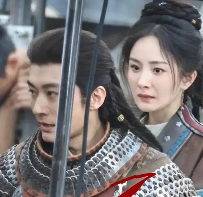 Nam chính Lưu Học Nghĩa cũng bị cho là quá tuổi so với vai diễn.&nbsp;