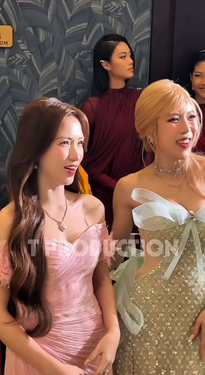 Hòa Minzy và Trang Pháp cười tươi rói trong một lần gặp gỡ. Ảnh: tproductionofficial