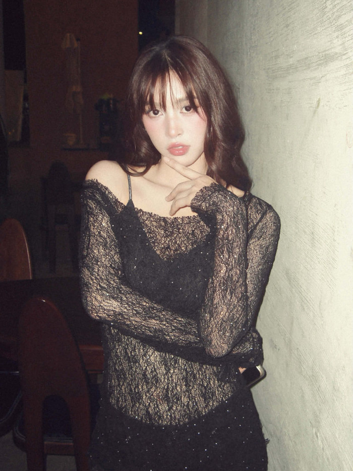 Những bộ trang phục của Tiểu Vy thường khiến khán giả xôn xao bàn tán. Ảnh: FBNV