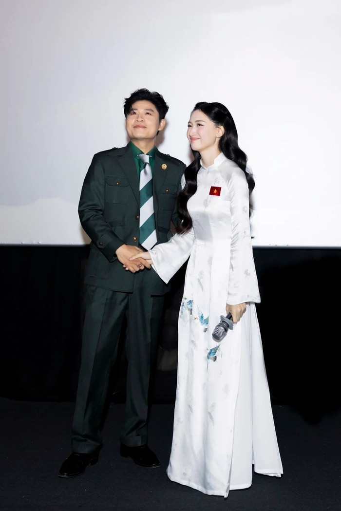 Sau Hòa Minzy, xuất hiện cô gái khiến Nguyễn Văn Chung xúc động Ảnh 4