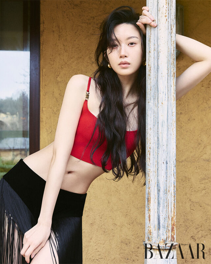 Nữ diễn viên Moon Ga Young khoe vóc dáng táo bạo Ảnh 1
