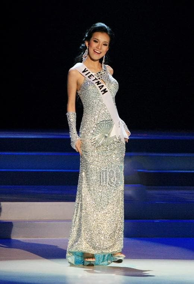 Đại diện Việt Nam - Nguyễn Thùy Lâm tại Miss Universe 2008.