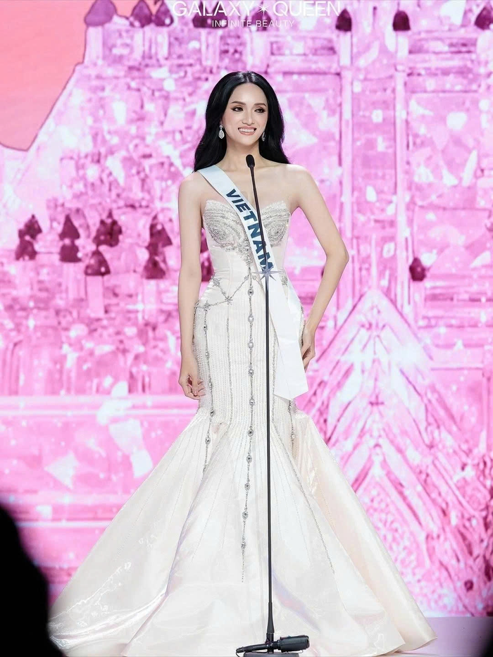Sau thất bại của Hương Giang, chắc chắn rằng, đại diện Việt Nam ở sân chơi Miss Universe sắp tới sẽ vô cùng áp lực.