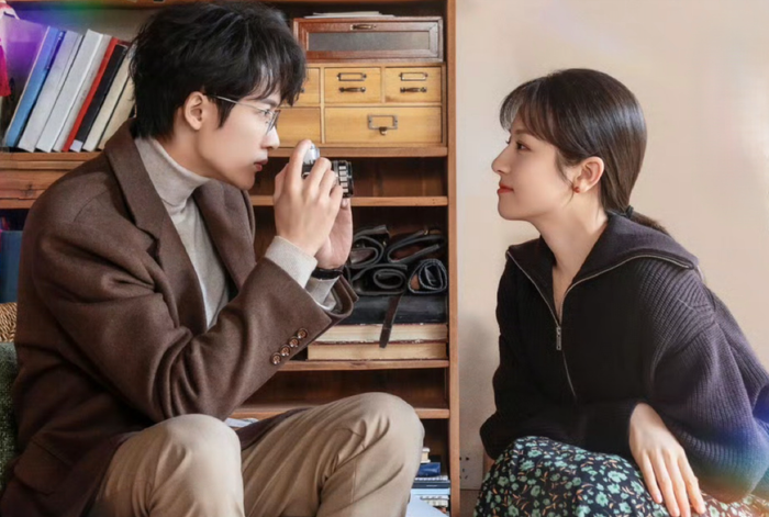 Mang màu sắc giả tưởng, phim đặt ra câu hỏi về bản ngã khi Tô Tranh Tranh có thể thay đổi ngoại hình nhờ một thiết bị đặc biệt. Mối quan hệ với Đường Kỳ phát triển qua nhiều lớp mặt nạ, từ đó dẫn đến thông điệp về giá trị thật của con người. Đây là hướng đi mới trong dòng phim ngôn tình đô thị.