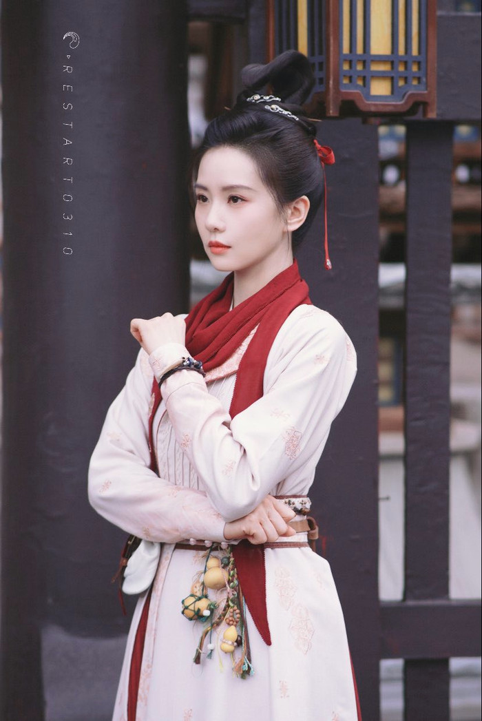 Thuộc dòng phim huyền nghi phá án, tác phẩm xoay quanh nữ y sư Diệp Hòa có khả năng đọc tâm lý con người thông qua y thuật. Khi trở về kinh thành điều tra vụ án cũ, cô hợp tác với quan tòa Nguyên Thiếu Thành để vén màn những bí mật chốn cung đình, tạo nên câu chuyện căng thẳng và giàu tính suy luận.