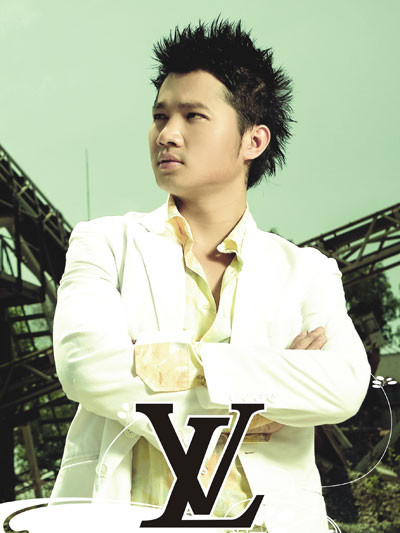 Nam ca sĩ Việt nổi tiếng một thời đi hát đám cưới, ngoại hình gây bất ngờ Ảnh 4