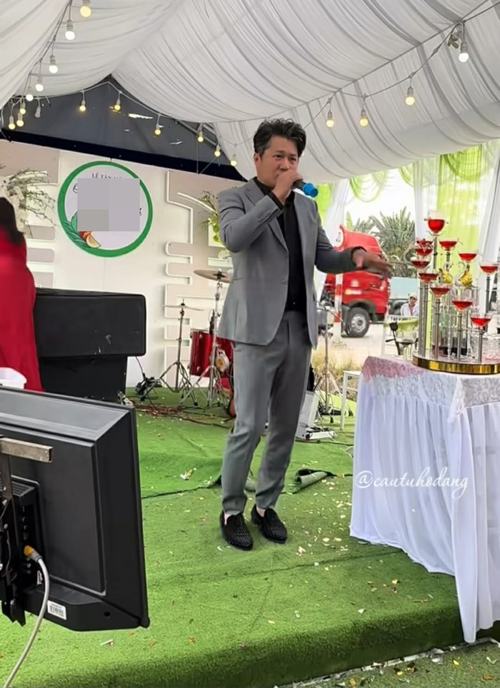 Nam ca sĩ Việt nổi tiếng một thời đi hát đám cưới, ngoại hình gây bất ngờ Ảnh 2