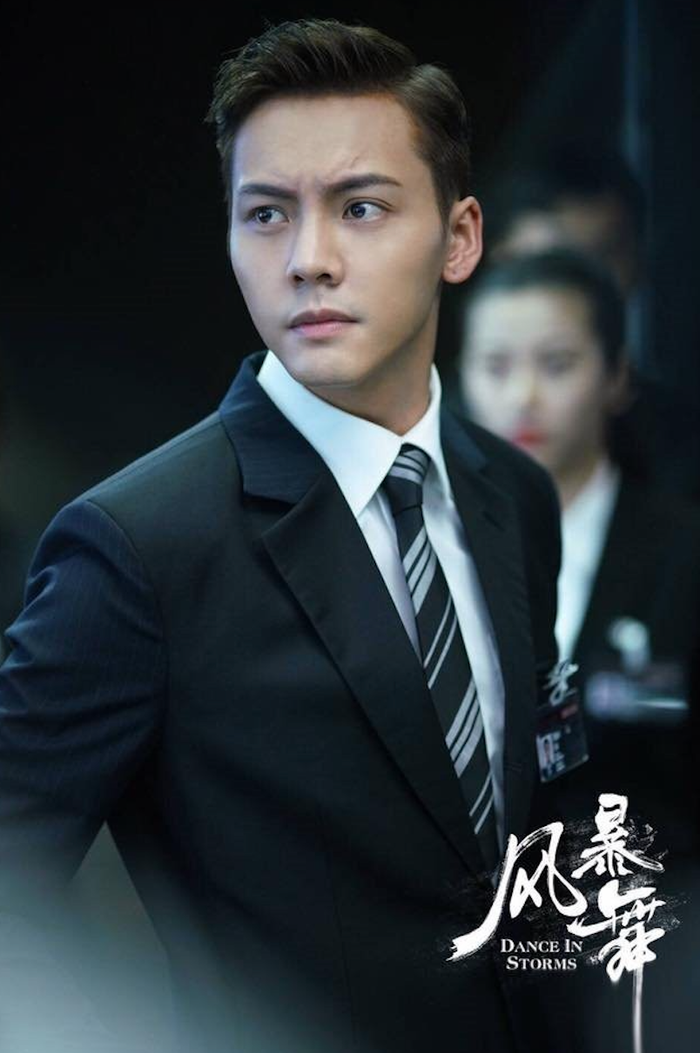 Trần Vỹ Đình là đại diện tiêu biểu của lớp nghệ sĩ kỳ cựu vẫn giữ vững phong độ. Sở hữu vẻ ngoài phong trần, nam tính, anh luôn tạo được dấu ấn riêng trong mỗi vai diễn.&nbsp;