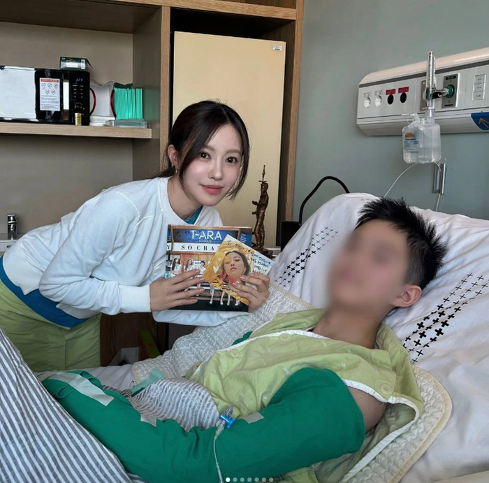 Hyomin và bệnh nhân nhí.