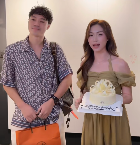 Trước đó Hòa Minzy đã tặng quà, trả hết nợ cho Văn Toàn. Ảnh: FBNV
