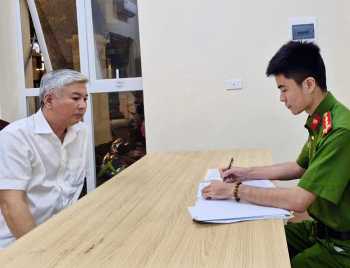 Nguyễn Ngọc Ngân bị tạm giữ hình sự sau vụ hành hung tài xế trên cầu vượt Trần Duy Hưng Ảnh 1