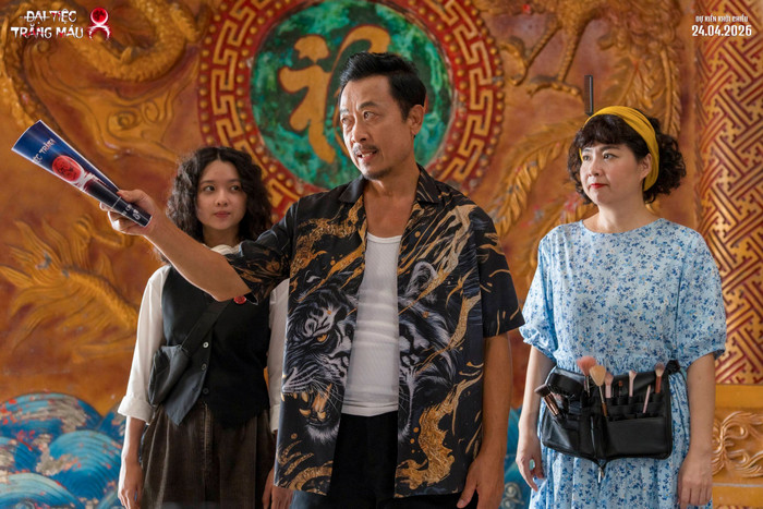 Đại Tiệc Trăng Máu 8 thuộc thể loại hài đen, chính kịch pha yếu tố kinh dị.