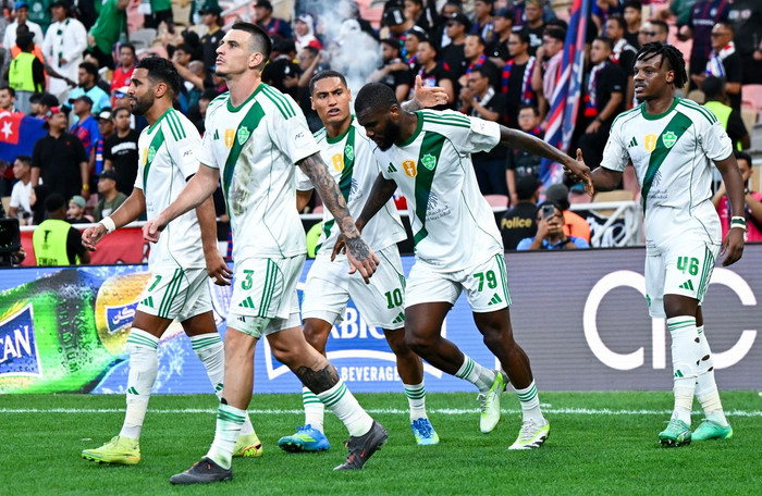 Al Ahli ngược dòng kịch tính và loại đội bóng của Malaysia Johor Darul Ta’zim dù chỉ còn 10 người. Ảnh: AFC