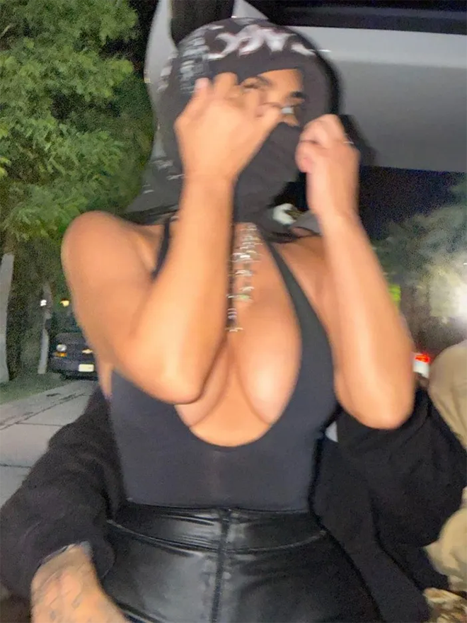 Người mẫu Kim Kardashian lần đầu công khai ảnh cùng bạn trai - Lewis Hamilton trên mạng xã hội.