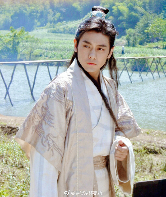 Đoàn Dự nổi bật với khả năng tấn công tầm xa nhờ Lục Mạch Thần Kiếm. Khi làm chủ được tuyệt học này, anh có thể áp đảo đối thủ mà không cần cận chiến. Bên cạnh đó, việc hấp thu nội lực từ nhiều cao thủ giúp Đoàn Dự sở hữu nền tảng nội công cực lớn. Dù phong độ không ổn định, nhưng khi đạt trạng thái tốt nhất, sức mạnh của anh đủ sức cạnh tranh với những cao thủ hàng đầu.